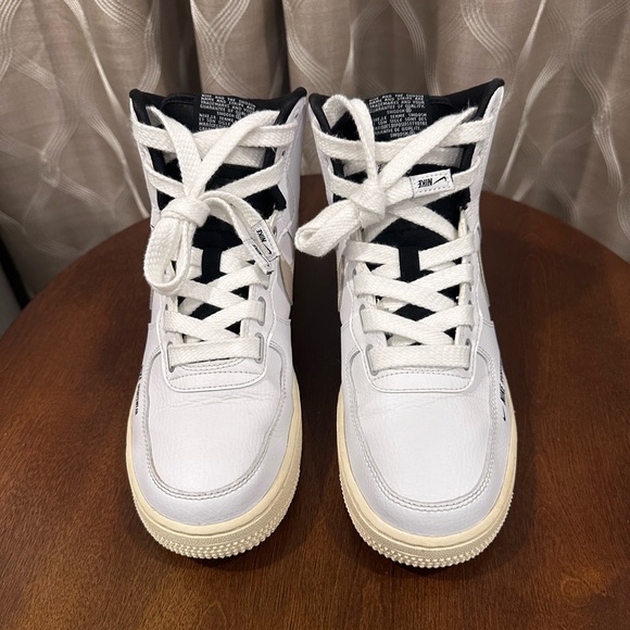 Nike Unique Women’s Air Force 1 High Utility White Light Cream Reverse Tag 8.5 - Picture 2 of 13